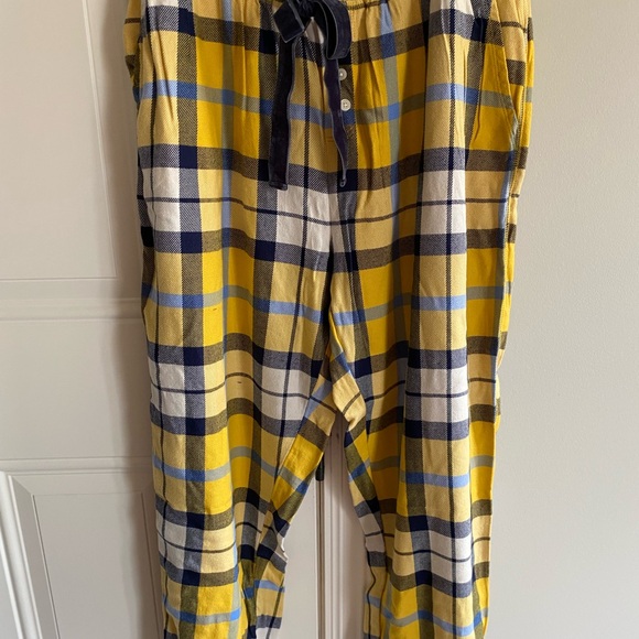 Aerie flannel bottoms and cozy drawstring top pajamas - Picture 1 of 5